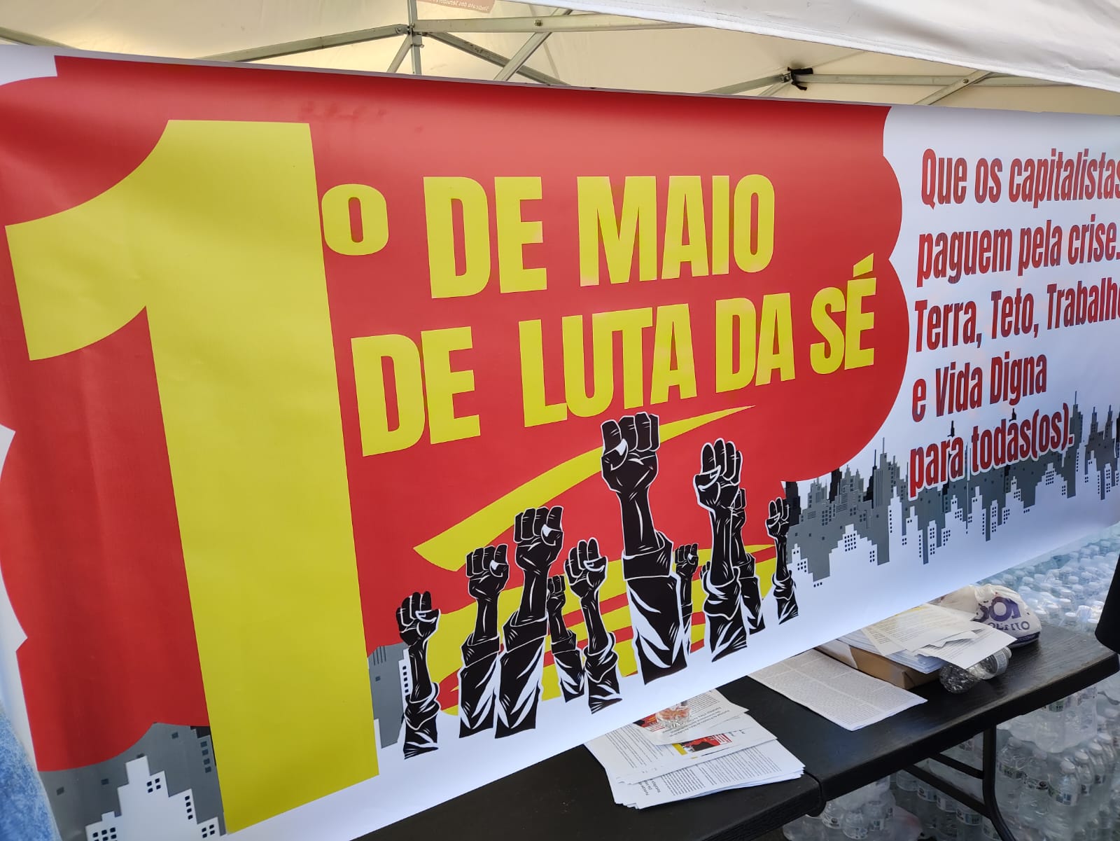 Radialistas participam das comemorações do 1º de Maio na Praça da Sé, em São Paulo
